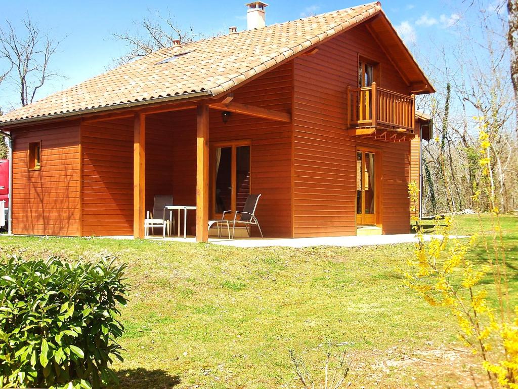 Maison de vacances Maison de 2 chambres avec vue sur le lac piscine partagee et jardin amenage a Lachapelle Auzac 58 Les Genevriers 46200 Lachapelle-Auzac