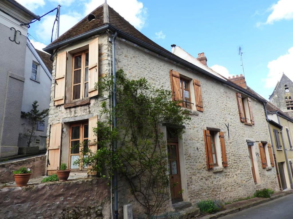 Maison de vacances Maison de 2 chambres avec wifi a Chalo Saint Mars 9 Impasse de l'Église Essonne, Île-de-France 91780 Châlo-Saint-Mars