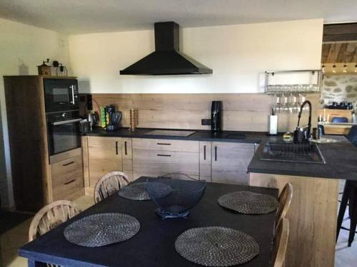 Maison de 3 chambres a Lanarce a 800 m de la plage avec sauna et jardin clos
