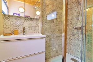 Maison de 3 chambres avec balcon amenage et wifi a Courchevel a 1 km des pistes