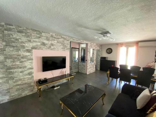 Maison de 3 chambres avec jacuzzi jardin clos et wifi a Agde a 3 km de la plage