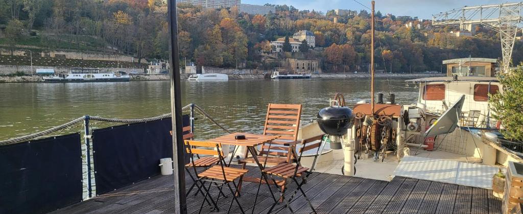 Maison de 3 chambres avec jacuzzi jardin clos et wifi a Saint Germain d'Aunay 61470 Saint-Germain-dʼAunay