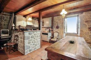 Maison de 3 chambres avec jardin amenage et wifi a Senezergues