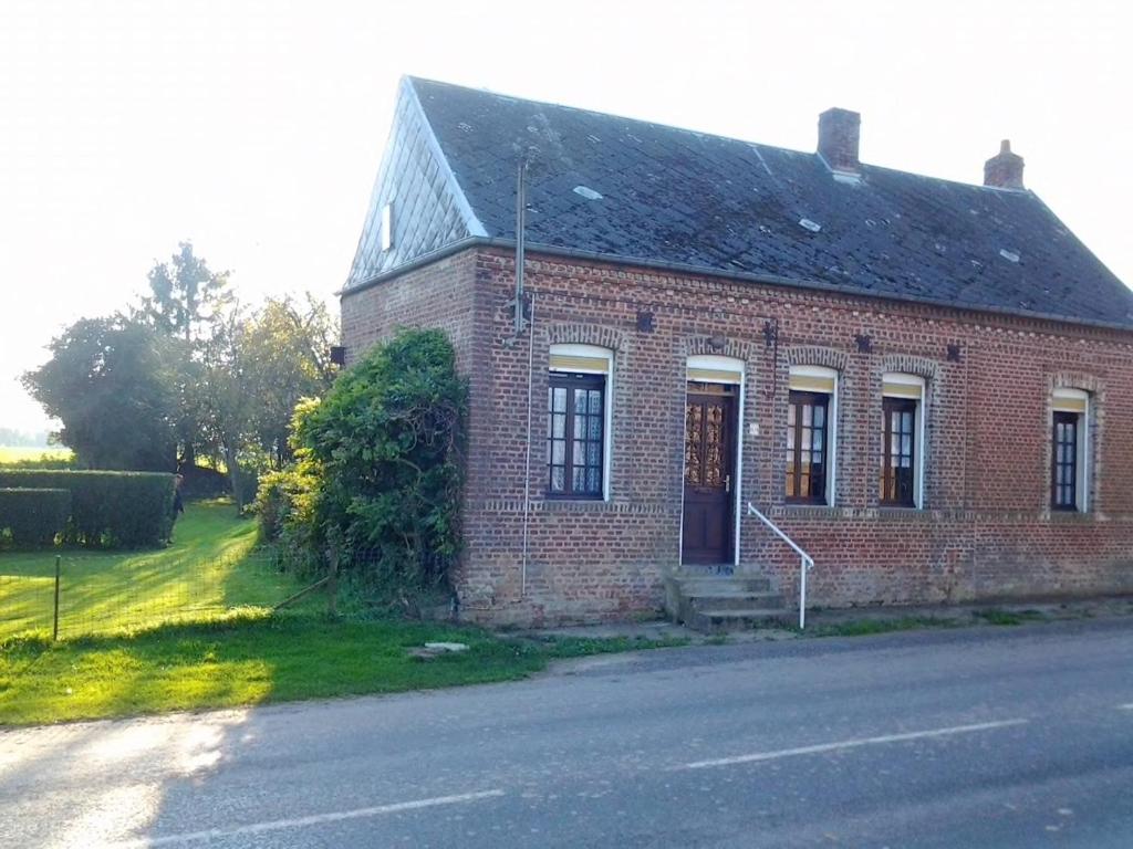 Maison de vacances Maison de 3 chambres avec jardin clos et wifi a Mailly Maillet 69 Grande Rue Beaussart 80560 Mailly-Maillet
