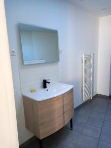 Maison de 3 chambres avec jardin clos et wifi a Quettehou
