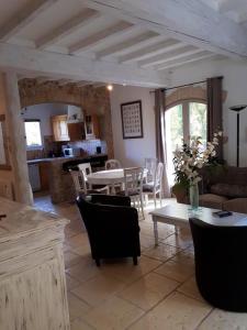 Maison de vacances Maison de 3 chambres avec piscine partagee jardin amenage et wifi a Mons 6 Clos de la Chesnaye 83440 Mons Provence-Alpes-Côte d\'Azur