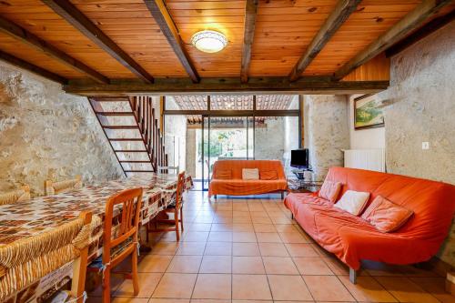 Maison de 3 chambres avec piscine partagee terrasse amenagee et wifi a Lagrasse