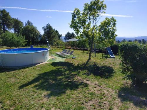Maison de 3 chambres avec piscine privee jardin clos et wifi a Ailhon