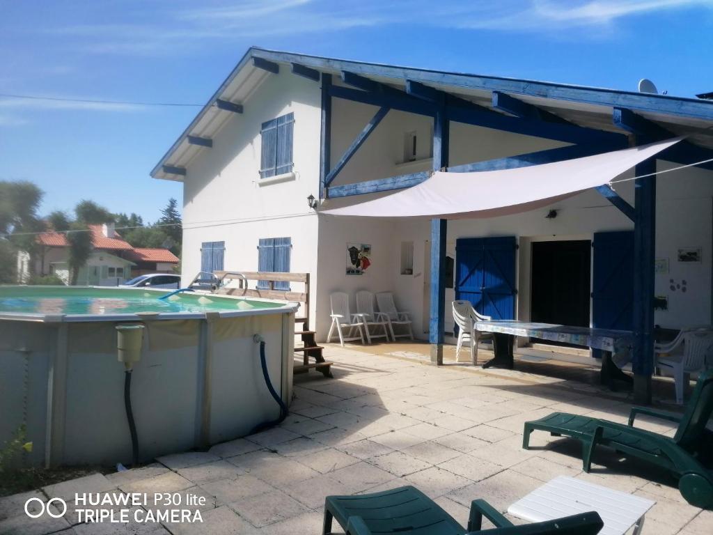 Maison de vacances Maison de 3 chambres avec piscine privee jardin clos et wifi a Moliets et Maa a 3 km de la plage 415 Rue du Général de Gaulle Landes, Nouvelle-Aquitaine 40660 Moliets-et-Maa