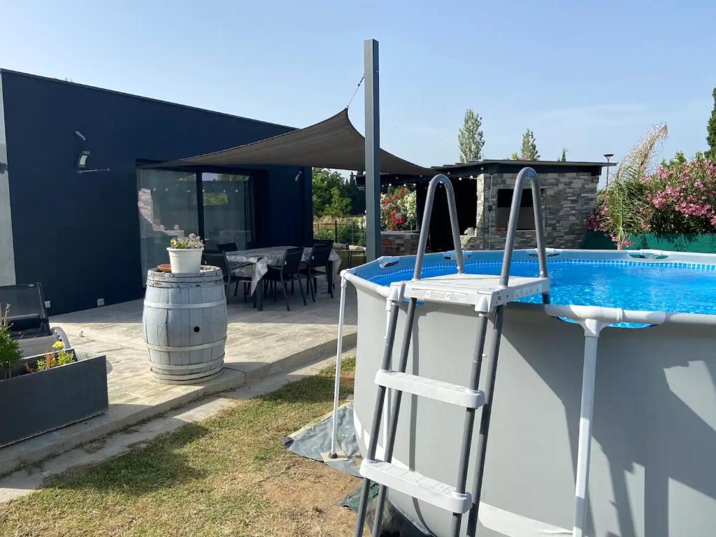 Maison de vacances Maison de 3 chambres avec piscine privee jardin clos et wifi a Theza 2 Boulevard de l'Oratori Occitanie, Pyrénées-Orientales 66200 Théza