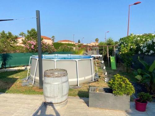 Maison de 3 chambres avec piscine privee jardin clos et wifi a Theza
