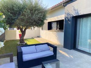 Maison de 3 chambres avec piscine privee jardin clos et wifi a Theza