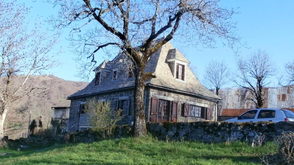 Maison de vacances Maison de 3 chambres avec terrasse a Lascelle 10 rue de mazieux Cantal, Auvergne-Rhône-Alpes 15590 Lascelle