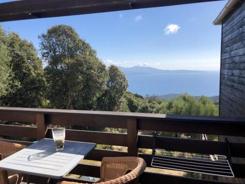 Maison de 3 chambres avec vue sur la mer jardin clos et wifi a Cargese