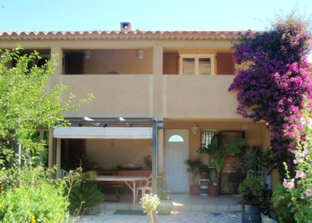 Maison de 3 chambres avec vue sur la mer jardin clos et wifi a Hyeres 264 Chemin de la Plaine de Bouisson, 83400 Hyères