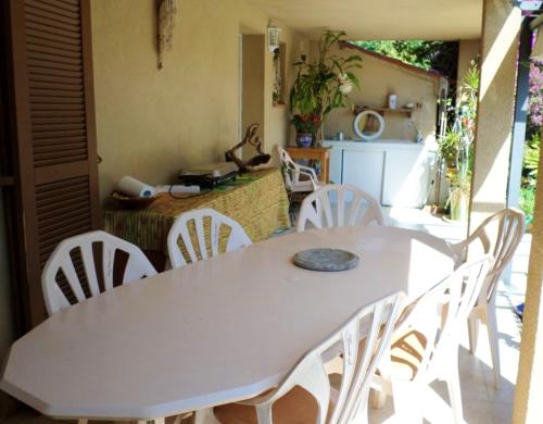 Maison de 3 chambres avec vue sur la mer jardin clos et wifi a Hyeres