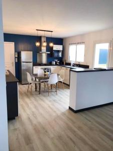 Maison de 4 chambres avec jacuzzi jardin clos et wifi a Breville sur Mer a 1 km de la plage