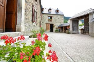 Maison de vacances Maison de 4 chambres avec jacuzzi terrasse amenagee et wifi a Guchan a 4 km des pistes 19 Place de la Mairie Occitanie, Hautes-Pyrénées 65170 Guchen Midi-Pyrénées