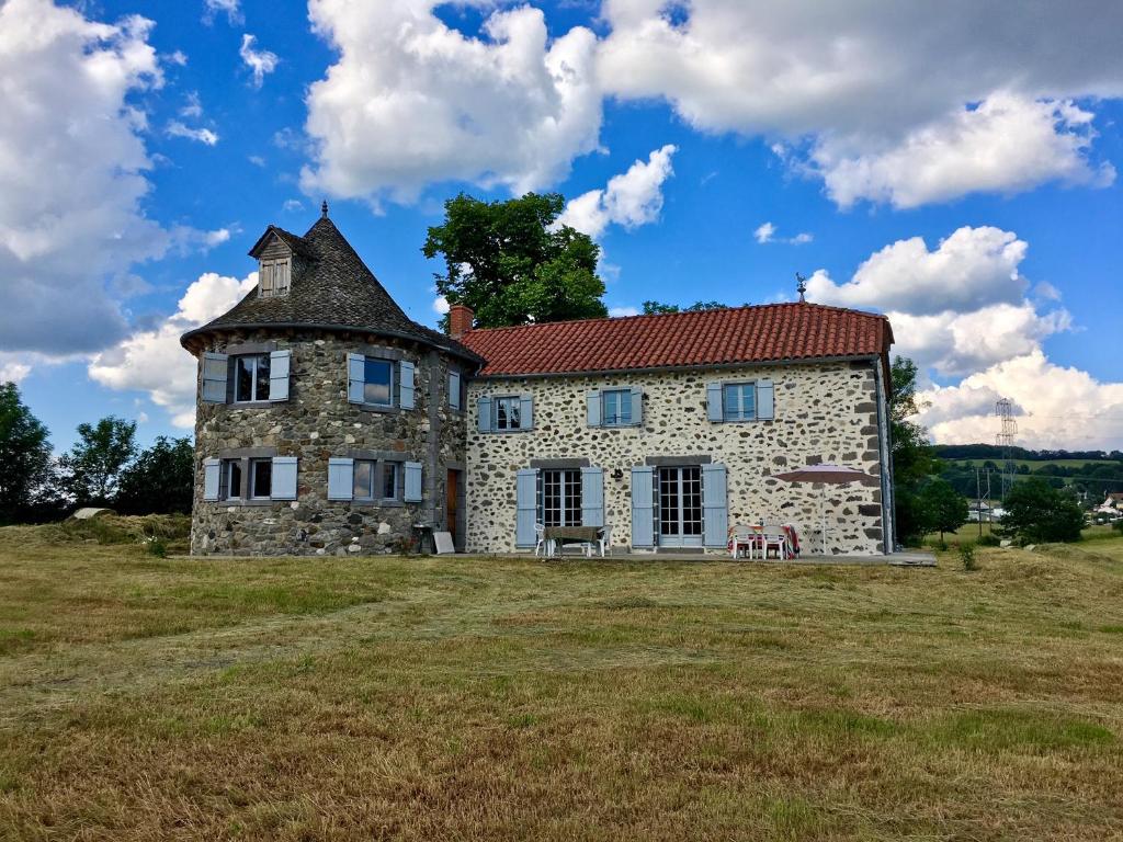 Maison de 4 chambres avec jardin amenage a Naucelles 15000 Naucelles, France, 15250 Naucelles