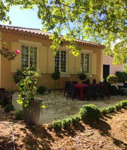 Maison de vacances Maison de 4 chambres avec jardin amenage et wifi a Arles 3334 Chemin de Goudegue Bouches-du-Rhône, Provence-Alpes-Côte d'Azur 13280 Arles Provence-Alpes-Côte d\'Azur