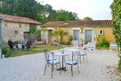 Maison de 4 chambres avec jardin amenage et wifi a Cabariot