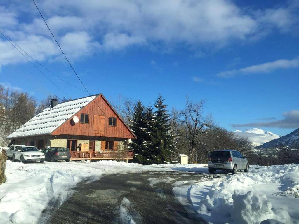 Maison de vacances Maison de 4 chambres avec jardin amenage et wifi a Villarembert a 2 km des pistes La Tigny 73300 Villarembert