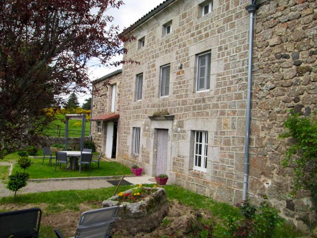 Maison de 4 chambres avec jardin clos et wifi a Cubelles Le Mont, 43170 Cubelles