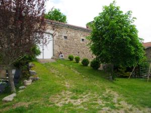 Maison de vacances Maison de 4 chambres avec jardin clos et wifi a Cubelles Le Mont 43170 Cubelles Auvergne