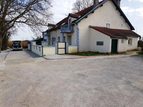 Maison de 4 chambres avec jardin clos et wifi a Fenay