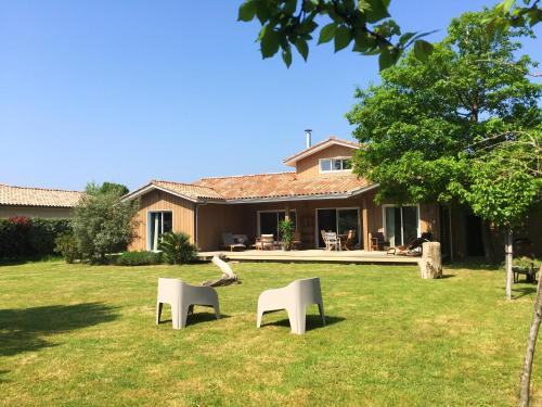 Maison de 4 chambres avec jardin clos et wifi a Hourtin a 1 km de la plage