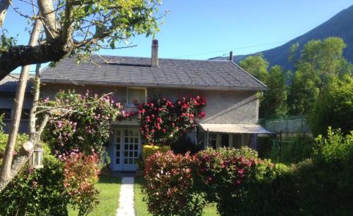 Maison de 4 chambres avec jardin clos et wifi a Luz Saint Sauveur