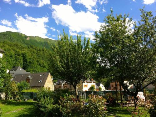 Maison de 4 chambres avec jardin clos et wifi a Luz Saint Sauveur