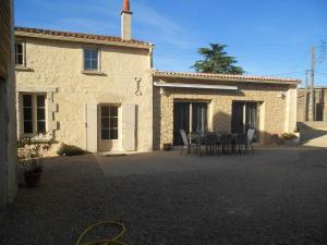 Maison de 4 chambres avec jardin clos et wifi a Taize