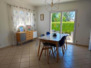 Maison de 4 chambres avec jardin clos et wifi a Tregomeur a 5 km de la plage