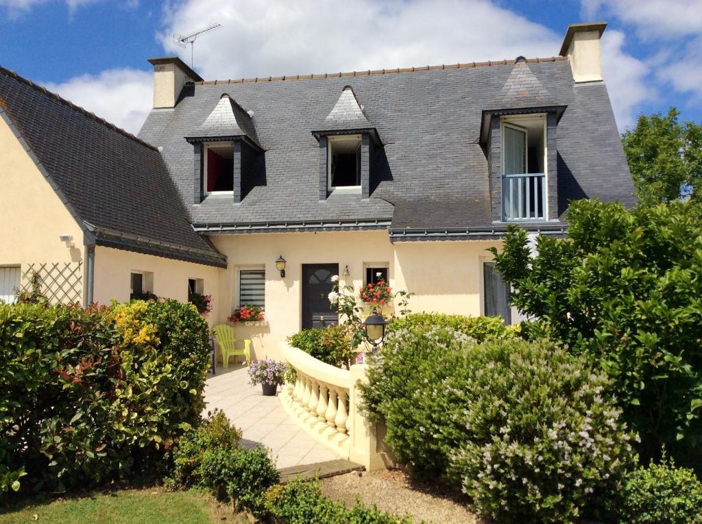 Maison de 4 chambres avec jardin clos et wifi a Tregomeur a 8 km de la plage 18 Rue du Stade, 22590 Trégomeur