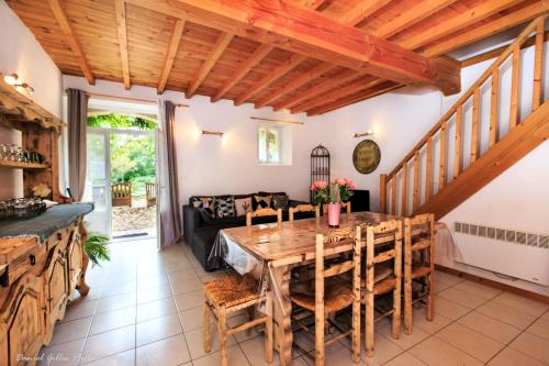 Maison de 4 chambres avec piscine partagee jacuzzi et jardin amenage a Saint Front de Pradoux