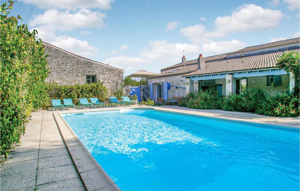 Maison de 4 chambres avec piscine partagee jardin amenage et wifi a Saint Vincent la Chatre 79500 Saint-Vincent-la-Châtre