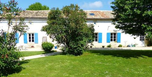 Maison de 4 chambres avec piscine partagee jardin amenage et wifi a Saint Vincent la Chatre
