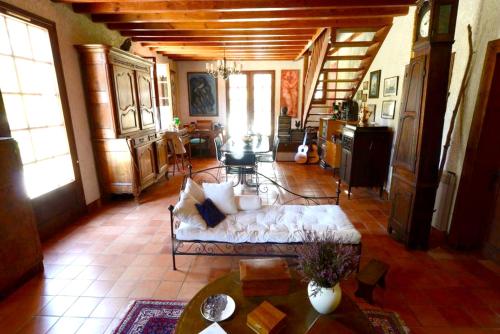 Maison de 4 chambres avec piscine privee jacuzzi et jardin clos a Callen