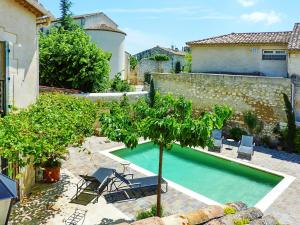 Maison de 4 chambres avec piscine privee jardin amenage et wifi a Molleges