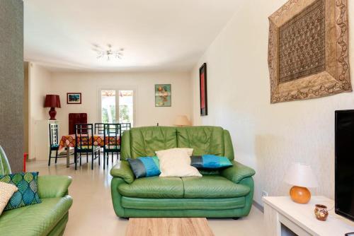 Maison de 4 chambres avec piscine privee jardin clos et wifi a Auriol