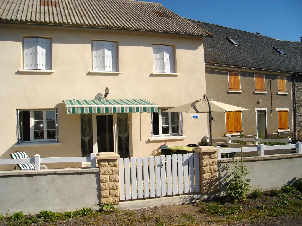 Maison de vacances Maison de 4 chambres avec terrasse amenagee a Valuejols 10 Le Ché Cantal, Auvergne-Rhône-Alpes 15300 Valuéjols