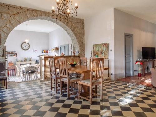 Maison de 4 chambres avec terrasse amenagee et wifi a Levie