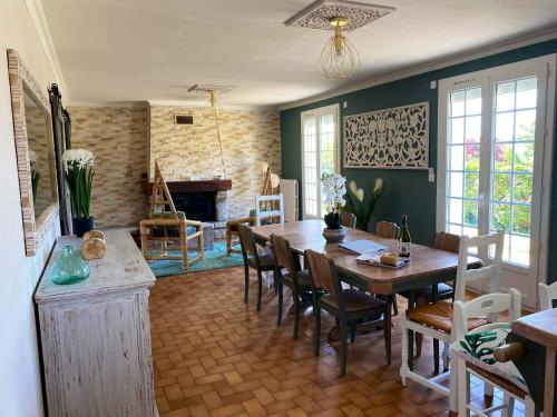 Maison de 4 chambres avec vue sur la mer jardin clos et wifi a Plouguerneau a 1 km de la plage
