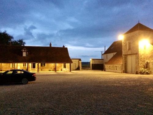 Maison de 5 chambres avec jacuzzi jardin clos et wifi a La Houssaye en Brie