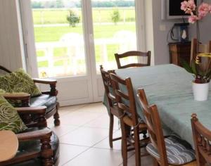 Maison de 5 chambres avec jacuzzi jardin clos et wifi a La Houssaye en Brie