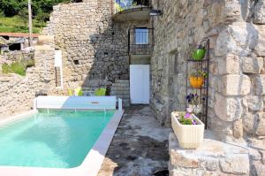 Maison de 5 chambres avec piscine privee et terrasse amenagee a Genestelle