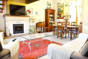 Maison de 5 chambres avec piscine privee jacuzzi et jardin clos a Thenac
