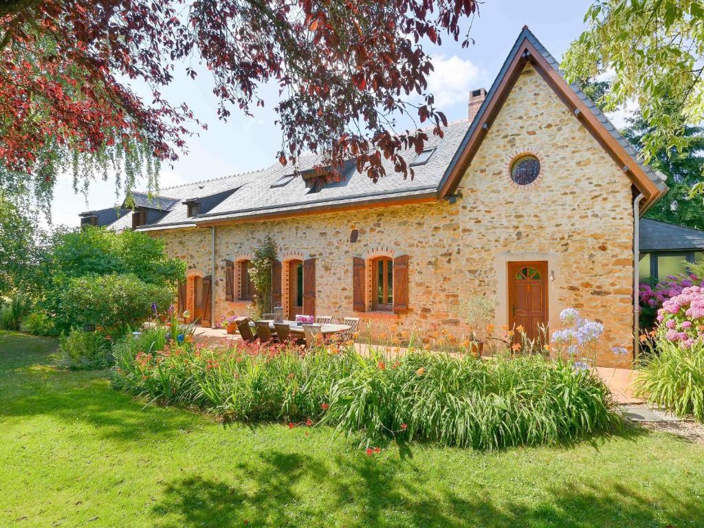 Maison de 5 chambres avec piscine privee jardin clos et wifi a Coulaures 24420 Coulaures
