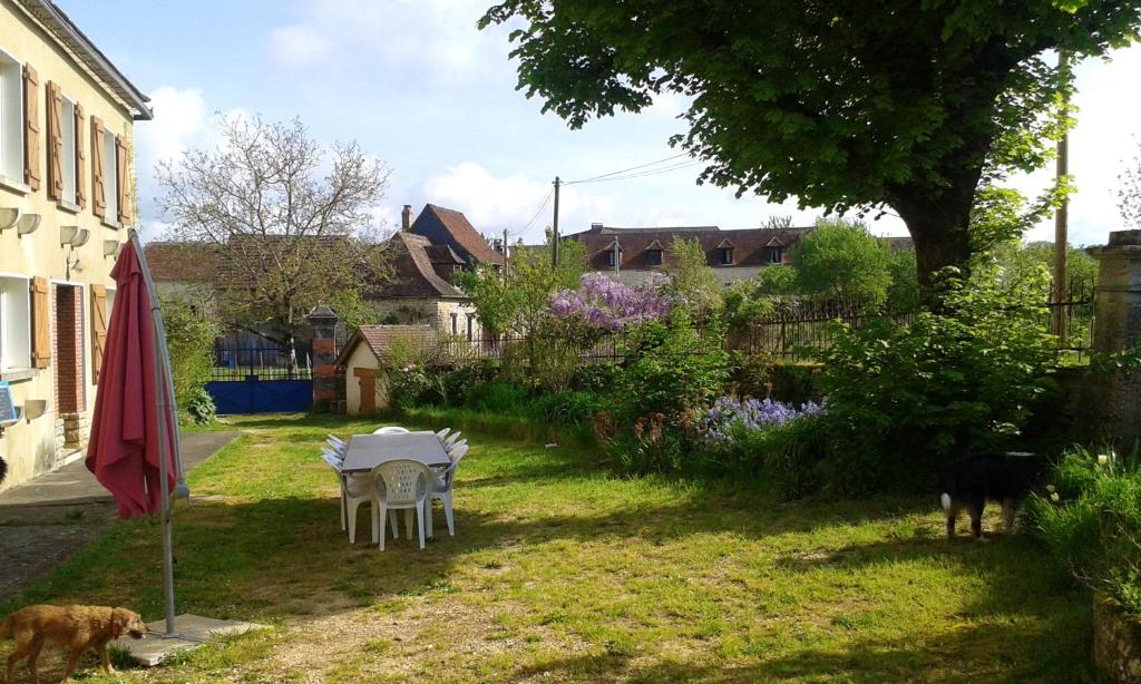 Maison de 5 chambres avec piscine privee jardin clos et wifi a Coulaures Lieu dit Le Terrier, 24420 Coulaures